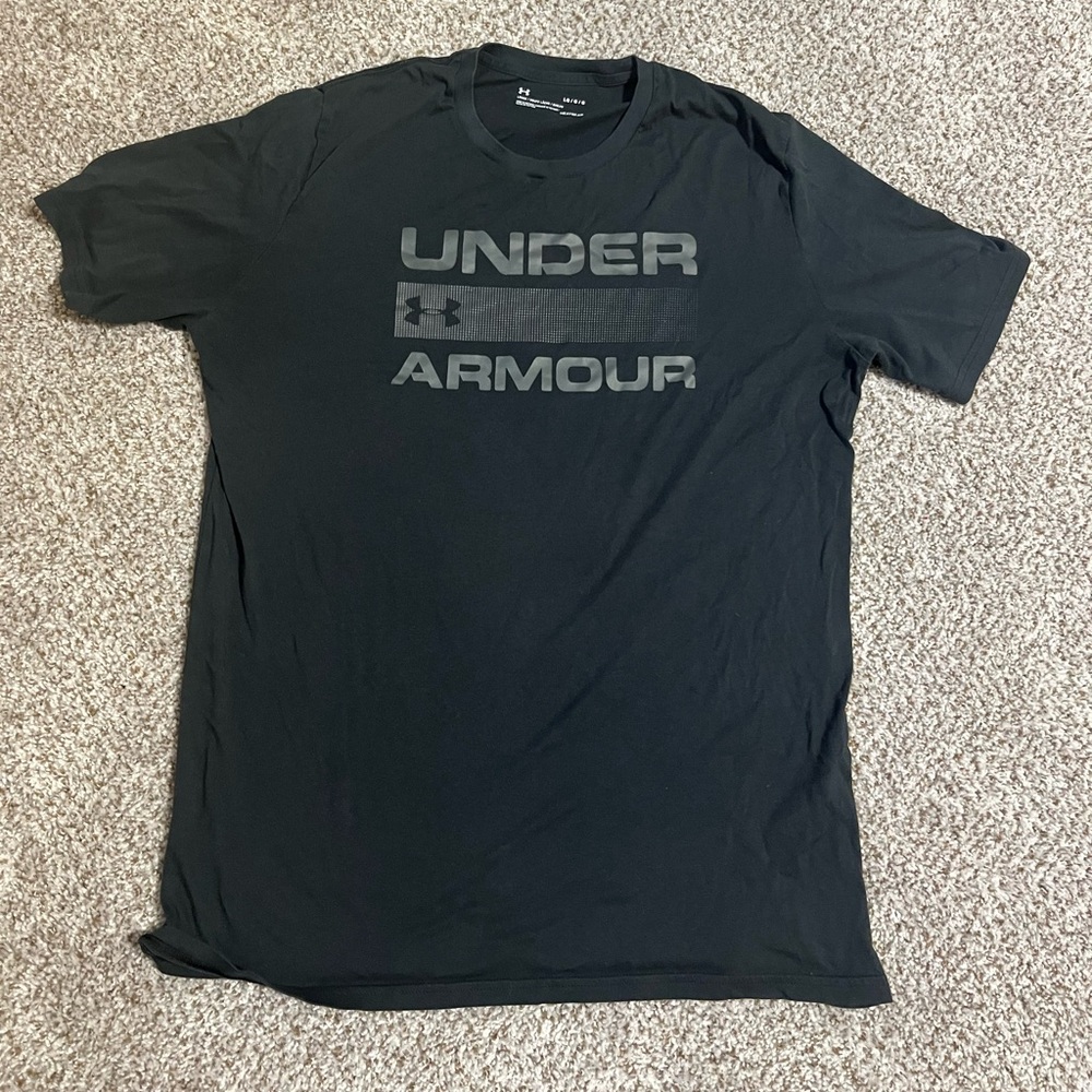 Men’s Black Under Armour T-shirt